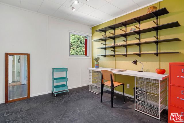 1865 UPPERTON Avenue, Los Angeles CA: https://media.crmls.org/mediaz/6d14806a-c67a-43e5-ab55-a8b384818b42.jpg