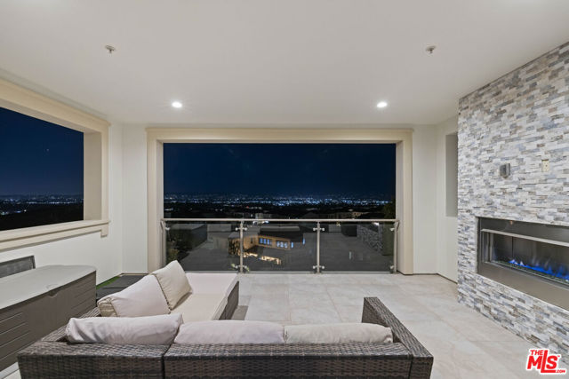 20162 W Cromwell Way, Porter Ranch CA: https://media.crmls.org/mediaz/6d14e4b5-40c6-4803-9d27-6859bc8396d4.jpg
