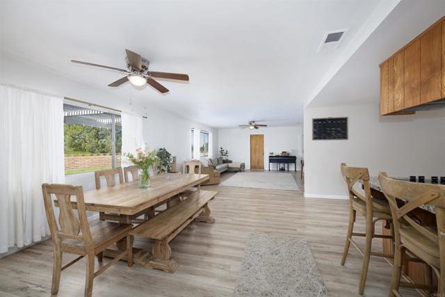 Detail Gallery Image 7 of 40 For 500 Beaumont Dr, Vista,  CA 92084 - 4 Beds | 3/1 Baths