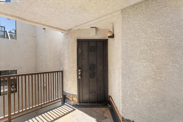21103 Gary Dr, Hayward CA: https://media.crmls.org/mediaz/6d153cc9-8a00-4d4b-acab-0ac633511a25.jpg