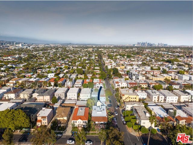 500 N Genesee Avenue, Los Angeles CA: https://media.crmls.org/mediaz/6d1548cf-1022-4faf-bfaf-3f8b8f30bff2.jpg
