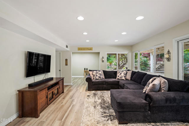 161 Harborview Court, Ventura CA: https://media.crmls.org/mediaz/6d15ac23-9f67-45bc-acee-f76c28aa84c0.jpg