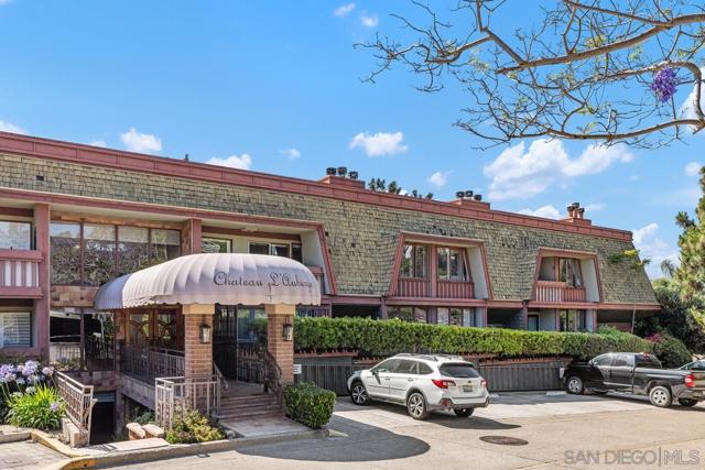 1562 Camino Del Mar, Del Mar CA: https://media.crmls.org/mediaz/6d174fe3-5912-434b-864f-3f550a55e61f.jpg
