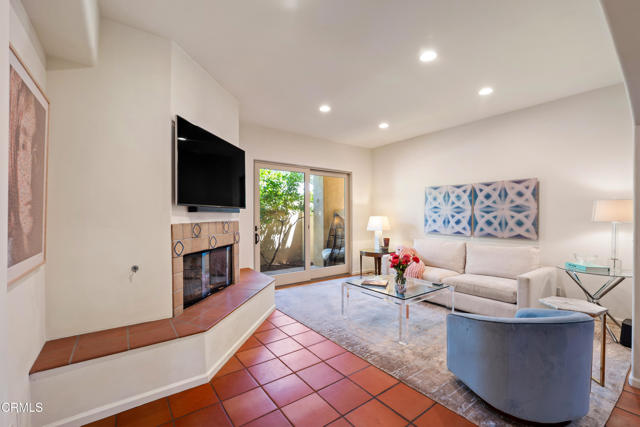 212 S Montgomery Street, Ojai CA: https://media.crmls.org/mediaz/6d176564-e533-4acb-b32b-f0b20eefc4e7.jpg