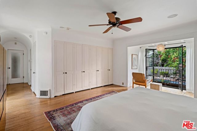 902 S Highland Avenue, Los Angeles CA: https://media.crmls.org/mediaz/6d17874a-7669-403f-b0ce-657cf1870e73.jpg