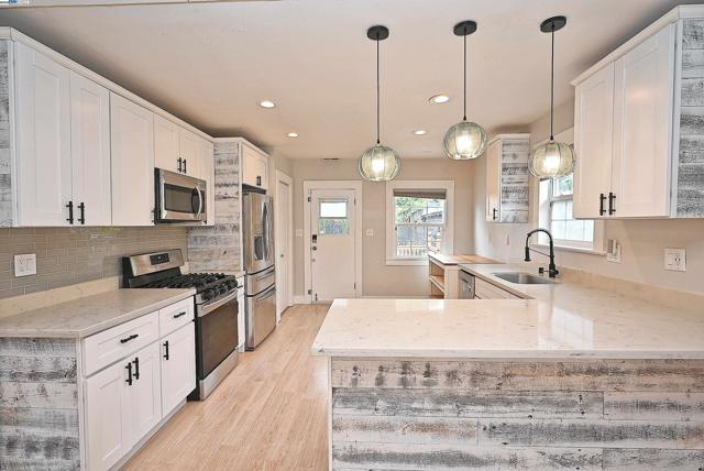 5706 Brookdale Ave, Oakland CA: https://media.crmls.org/mediaz/6d178bbe-52ad-4573-bbc7-f9cb84505ebc.jpg