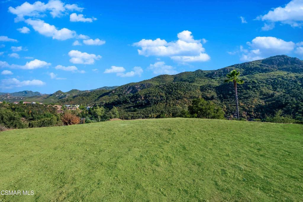 https://media.crmls.org/mediaz/6d180487-7997-44a2-b683-411a8d9e9575.jpg?preset=X-Large