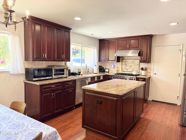 5808 Greenview Road, Calabasas CA: https://media.crmls.org/mediaz/6d1861c5-3bd3-4831-a383-e4def30166a1.jpg