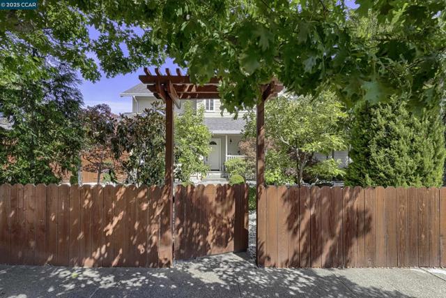 1795 Walnut Creek Dr, Santa Rosa CA: https://media.crmls.org/mediaz/6d190b64-c3b4-4bca-9418-72502a567dcf.jpg