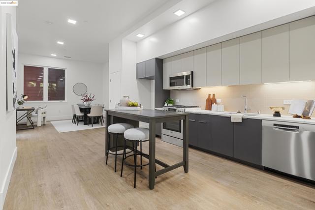 1545 32nd St, Oakland CA: https://media.crmls.org/mediaz/6d1931c1-f3fc-4232-91e2-0766f6c0edbb.jpg