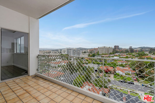 10787 Wilshire Boulevard, Los Angeles CA: https://media.crmls.org/mediaz/6d19ace5-7f57-4ebd-8313-a005d9deaee5.jpg