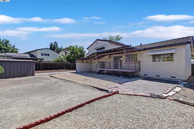 1849 Springsong Dr, San Jose CA: https://media.crmls.org/mediaz/6d19d4bf-f1a4-4fe9-b99e-9292c844768a.jpg