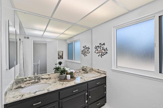 Detail Gallery Image 29 of 42 For 3542 Governor Dr, San Diego,  CA 92122 - 5 Beds | 3 Baths