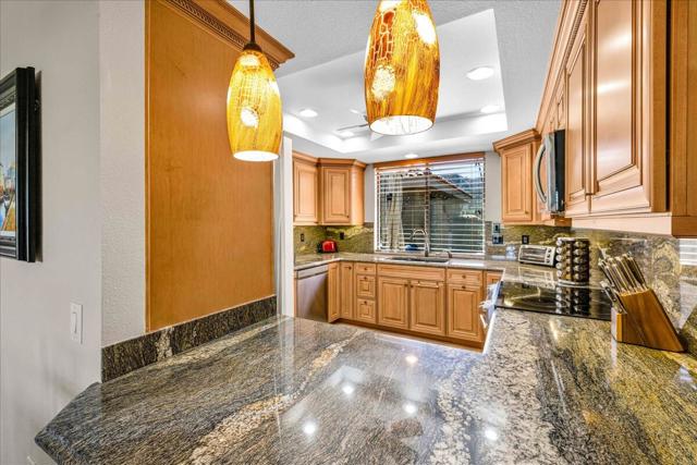 43 Sunrise Drive, Rancho Mirage CA: https://media.crmls.org/mediaz/6d1a4e69-d6b4-4e4a-b51a-eabb2a61de40.jpg