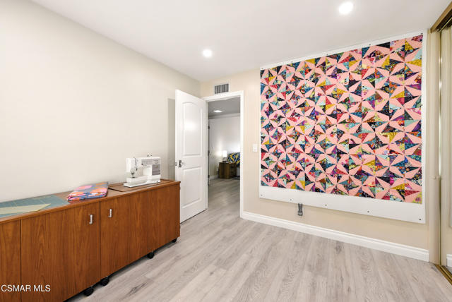 2063 Woodglen Street, Simi Valley CA: https://media.crmls.org/mediaz/6d1afbd8-86f9-4e9f-9ab3-ccd19ae7ff7b.jpg