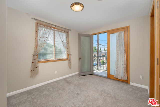216 N Buena Vista Street, Burbank CA: https://media.crmls.org/mediaz/6d1b2461-f672-472b-8daa-5ded431d5d8e.jpg