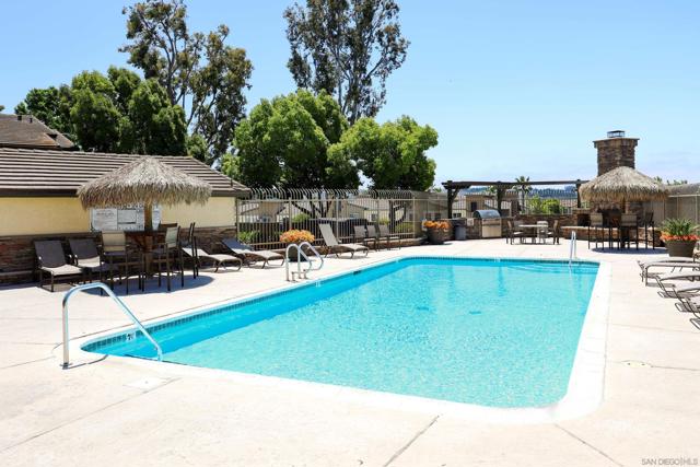 5033 Los Morros Way, Oceanside CA: https://media.crmls.org/mediaz/6d1b5ac2-1395-408a-8c3f-ea6387294a98.jpg