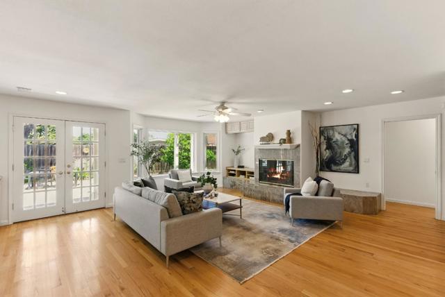 41 Regent Place, Palo Alto CA: https://media.crmls.org/mediaz/6d1bbb71-6511-4b5e-a114-7cb901383b98.jpg