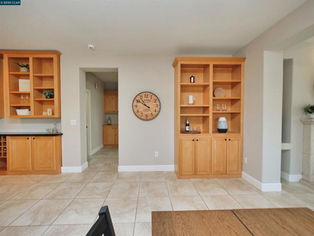 335 Suez Canal Lane, Sacramento CA: https://media.crmls.org/mediaz/6d1bed05-4a12-485e-a526-0cb433e708b2.jpg