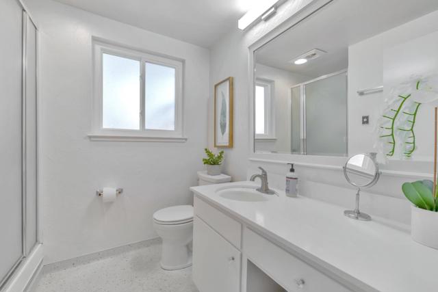 208 Ravenswood Avenue, Menlo Park CA: https://media.crmls.org/mediaz/6d1ceb7a-4e19-4530-b933-f51438ce2904.jpg