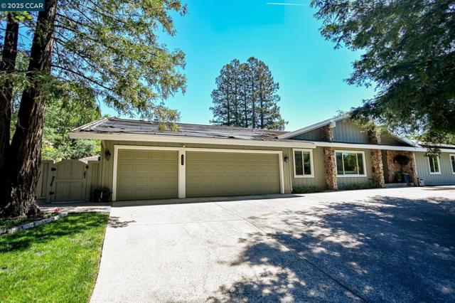 1883 Piedras Cir, Alamo CA: https://media.crmls.org/mediaz/6d1d1ac4-8892-4830-94e8-f91e570fcc8b.jpg