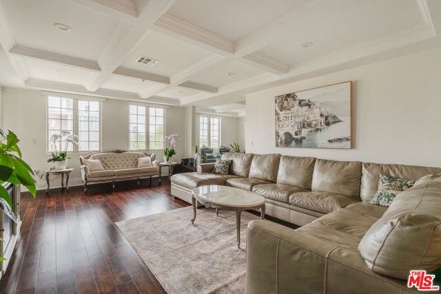 1835 Pandora Avenue, Los Angeles CA: https://media.crmls.org/mediaz/6d1d4e67-e88c-4d46-889c-083c4d82b7f9.jpg