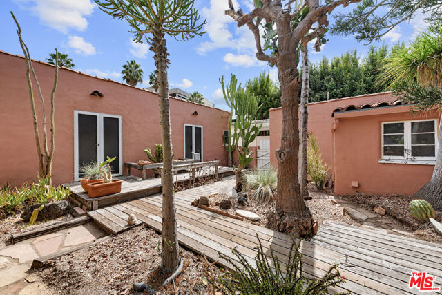 931 S Ogden Drive, Los Angeles CA: https://media.crmls.org/mediaz/6d1db52e-94ef-4f26-ba0e-3e955a4848ab.jpg