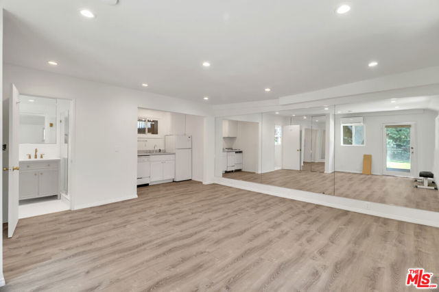 1107 Alfred, Los Angeles CA: https://media.crmls.org/mediaz/6d1e813b-780d-4300-a15c-7017b4b8199d.jpg