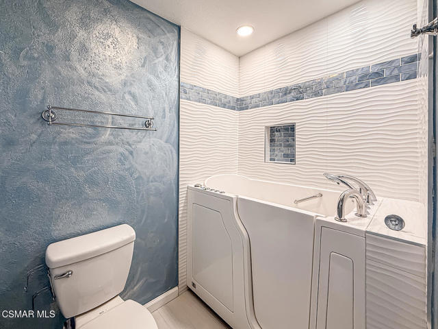 2098 Covington Avenue, Simi Valley CA: https://media.crmls.org/mediaz/6d1e95e9-d025-44fb-85d1-46c5986b700b.jpg