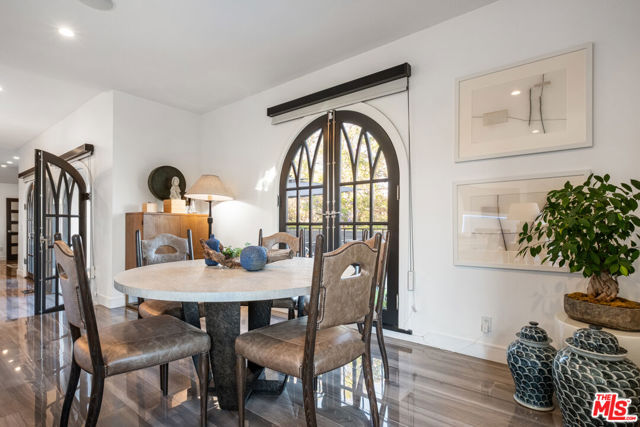 6801 Iris Circle, Los Angeles CA: https://media.crmls.org/mediaz/6d1ea659-7b46-4ab3-ac2d-72b20beedc04.jpg