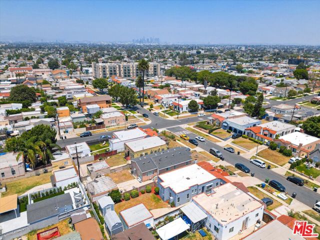 7415 S Harvard Boulevard, Los Angeles CA: https://media.crmls.org/mediaz/6d1eb2cd-ef4f-497d-9a24-f7a7c40418b7.jpg