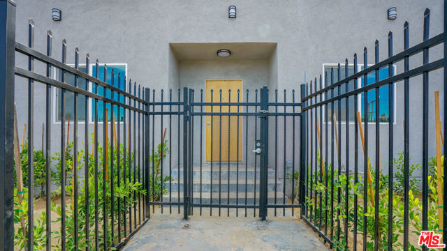 10412 S Figueroa Street, Los Angeles CA: https://media.crmls.org/mediaz/6d1faa4b-5b88-4022-a17c-15c22b021feb.jpg