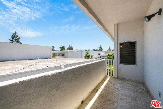 4331 W Sarah Street, Burbank CA: https://media.crmls.org/mediaz/6d20a145-46f4-4c31-b10d-32e90b5e348c.jpg