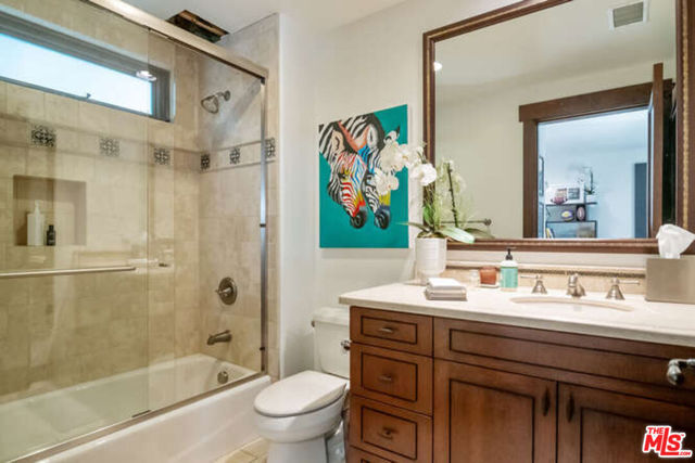 14318 Valley Vista Boulevard, Sherman Oaks CA: https://media.crmls.org/mediaz/6d2117aa-09ee-41b3-835e-774187d4dc94.jpg