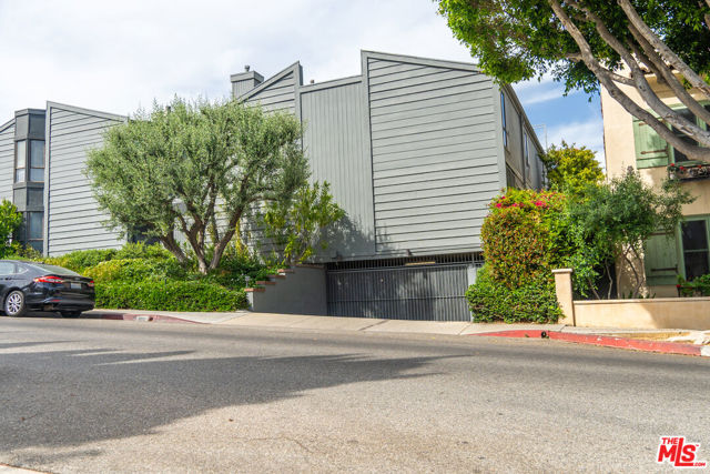 880 Hilldale Avenue, West Hollywood CA: https://media.crmls.org/mediaz/6d229171-5cb0-49e2-9837-c6608c58c90f.jpg