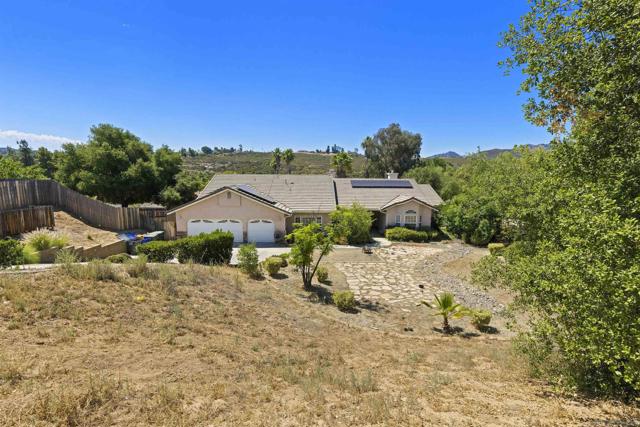 24849 Pappas Rd, Ramona CA: https://media.crmls.org/mediaz/6d22d9e3-b00c-4d9c-abc0-70319d9f4307.jpg