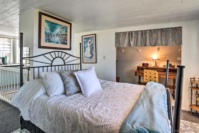 23984 SKYLAND DR, Crestline CA: https://media.crmls.org/mediaz/6d235e2a-de9f-4603-afec-a804cab67060.jpg