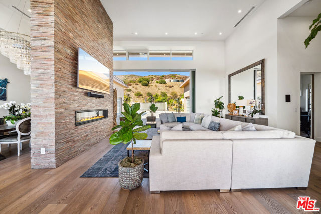 10715 Yerba Buena Road, Malibu CA: https://media.crmls.org/mediaz/6d2370fb-9d92-48bb-afc6-0c6decf89802.jpg