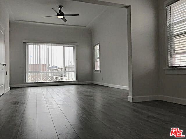 1406 2nd Avenue, Los Angeles CA: https://media.crmls.org/mediaz/6d24c5b3-f5cf-49e7-8e4a-ad0ec48bd9e5.jpg