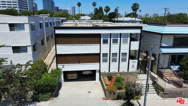 1247 Berkeley Street photo 3