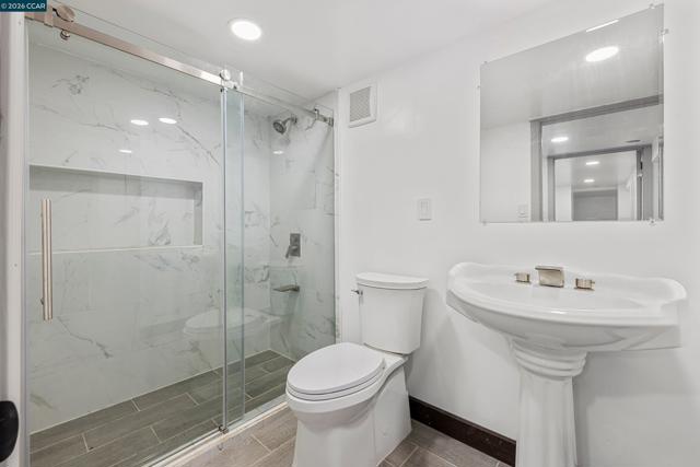 Image 37 of 48 For 390 Guttenberg St