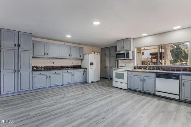 Detail Gallery Image 10 of 31 For 184 Kellogg St, Ventura,  CA 93001 - 2 Beds | 2 Baths