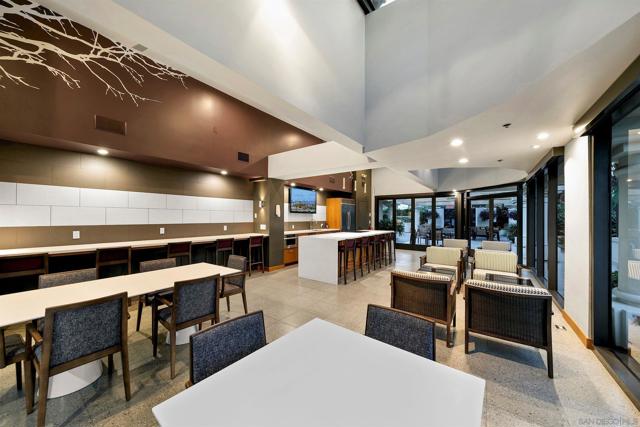 100 Harbor Dr, San Diego CA: https://media.crmls.org/mediaz/6d25f9a5-163f-4be1-871e-e5330efcf074.jpg