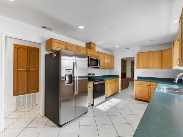 1621 Lilac, Ramona CA: https://media.crmls.org/mediaz/6d263091-5dcb-4dab-95c5-7a69ba3229d5.jpg