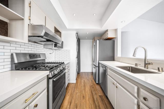 9302 Twin Trails Dr, San Diego CA: https://media.crmls.org/mediaz/6d265654-c60b-4668-b15e-ce8ea40f2b89.jpg