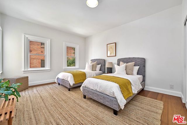 322 S Kingsley Drive, Los Angeles CA: https://media.crmls.org/mediaz/6d27238e-74a3-4a80-83f9-2ccb3e98aefa.jpg