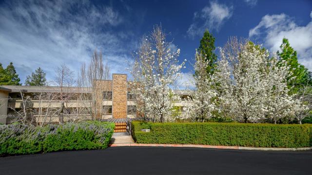 1280 Sharon Park Drive, Menlo Park CA: https://media.crmls.org/mediaz/6d27685b-0dae-409d-b316-916ef603f714.jpg