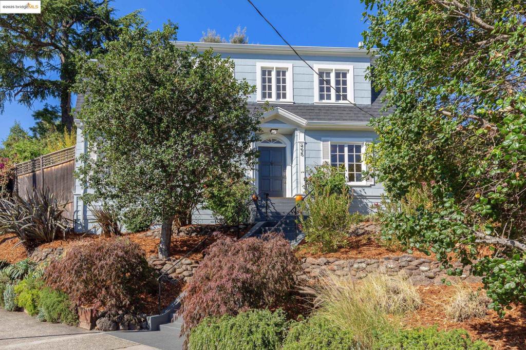 495 Jean St
