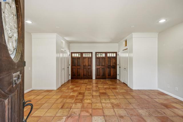 628 Saint Mary St, Pleasanton CA: https://media.crmls.org/mediaz/6d282292-b0b8-4b59-9172-f3f888898e14.jpg