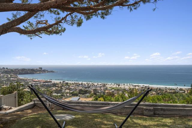 8390 Prestwick Dr, La Jolla CA: https://media.crmls.org/mediaz/6d288deb-eab7-42c1-8944-559507390370.jpg